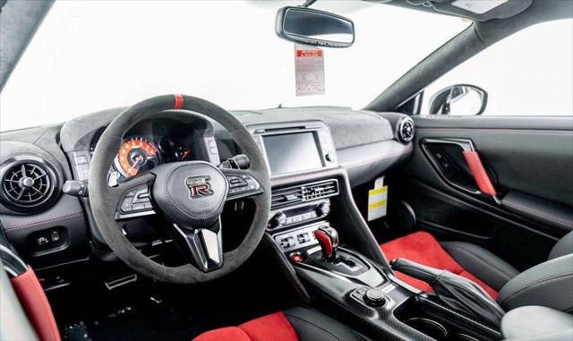 2023 Nissan GT-R NISMO Dual-clutch 6-Speed Transmission