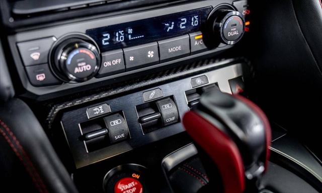 2023 Nissan GT-R NISMO Dual-clutch 6-Speed Transmission