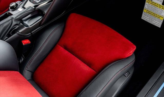 2023 Nissan GT-R NISMO Dual-clutch 6-Speed Transmission