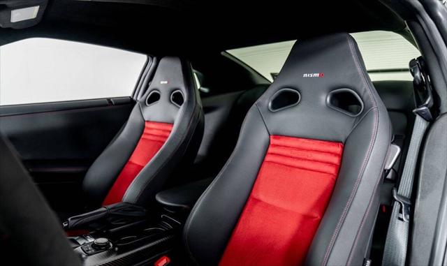 2023 Nissan GT-R NISMO Dual-clutch 6-Speed Transmission