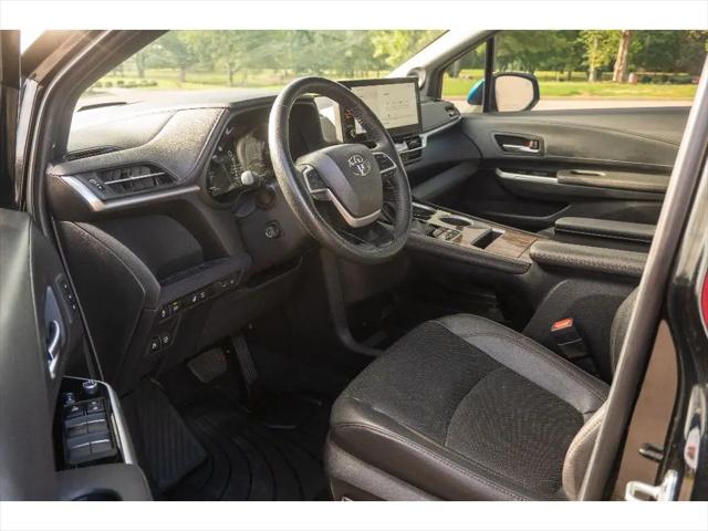 2025 Toyota Sienna Platinum
