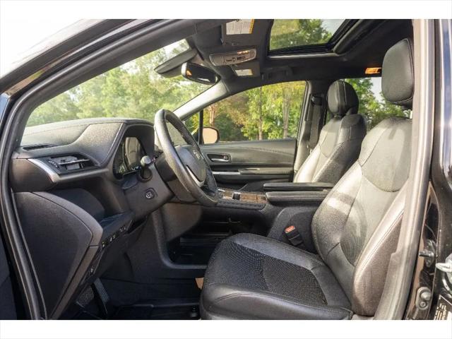 2025 Toyota Sienna Platinum