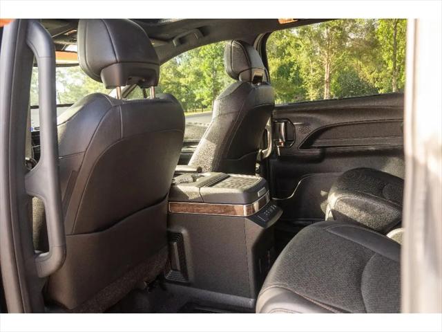 2025 Toyota Sienna Platinum
