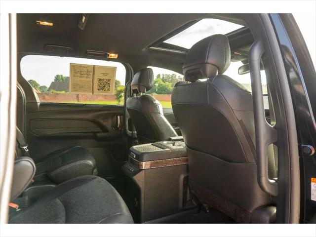 2025 Toyota Sienna Platinum