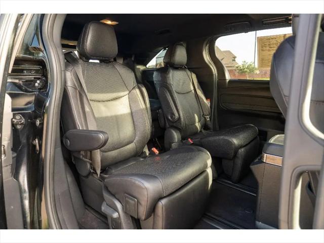2025 Toyota Sienna Platinum
