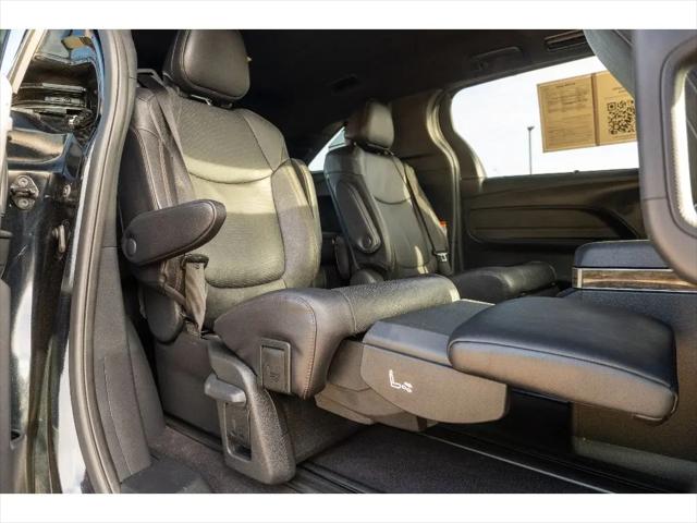 2025 Toyota Sienna Platinum