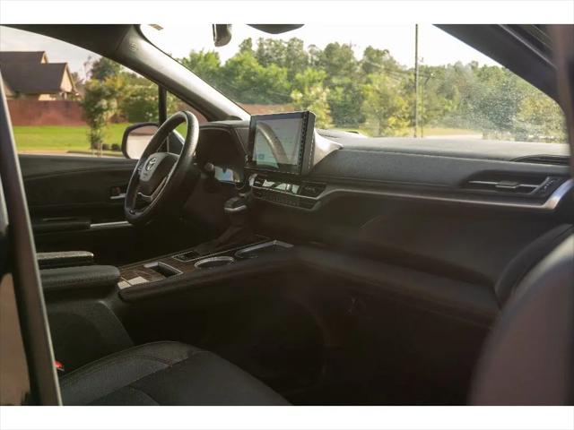 2025 Toyota Sienna Platinum