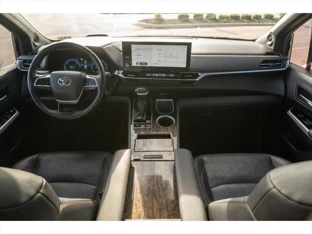 2025 Toyota Sienna Platinum