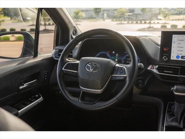 2025 Toyota Sienna Platinum