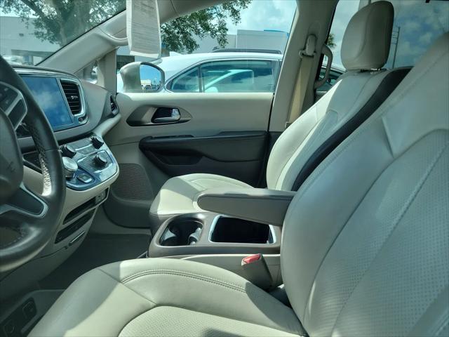 2017 Chrysler Pacifica Touring-L Plus