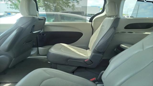 2017 Chrysler Pacifica Touring-L Plus