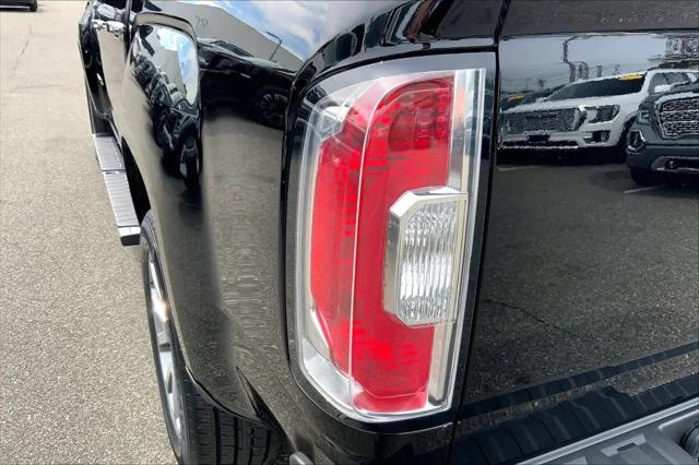 2022 GMC Canyon 4WD Crew Cab Short Box Denali