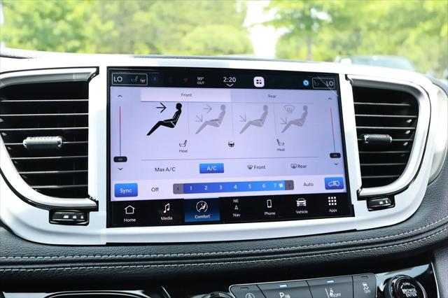 2027 Chrysler Pacifica Select