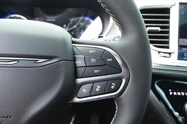 2027 Chrysler Pacifica Select