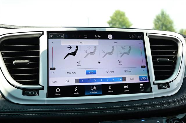 2027 Chrysler Pacifica Select