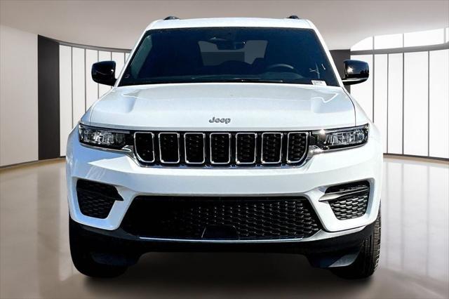 2025 Jeep Grand Cherokee Laredo X 4x4