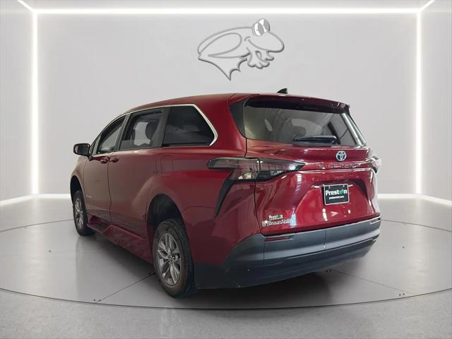 2023 Toyota Sienna LE