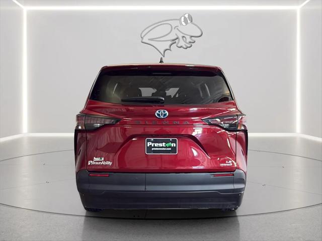 2023 Toyota Sienna LE