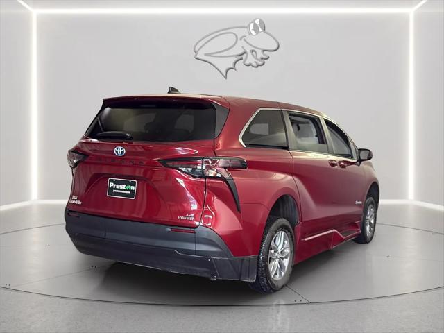 2023 Toyota Sienna LE