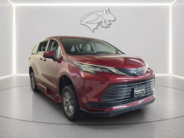 2023 Toyota Sienna LE