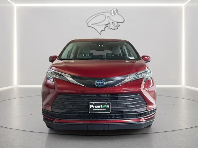 2023 Toyota Sienna LE