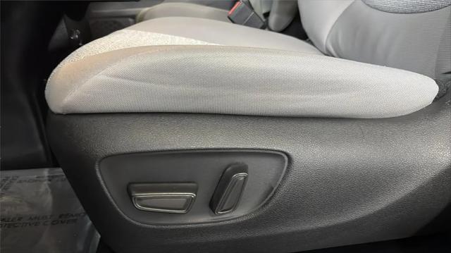2023 Toyota Sienna LE
