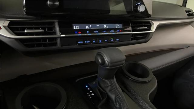 2023 Toyota Sienna LE