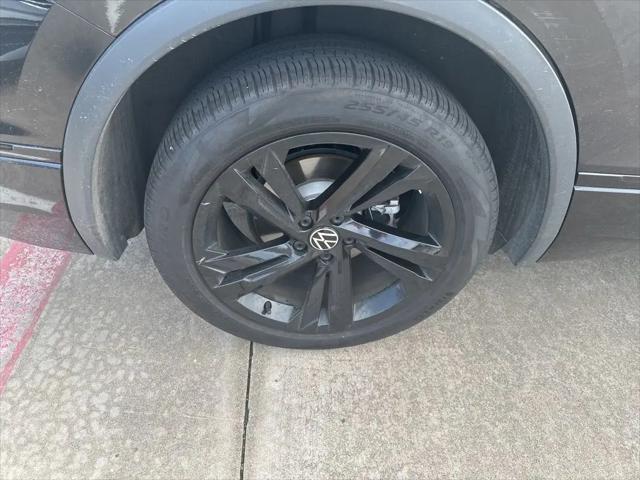 2024 Volkswagen Tiguan 2.0T SE R-Line Black