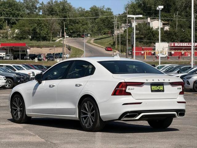 2022 Volvo S60 B5 Momentum
