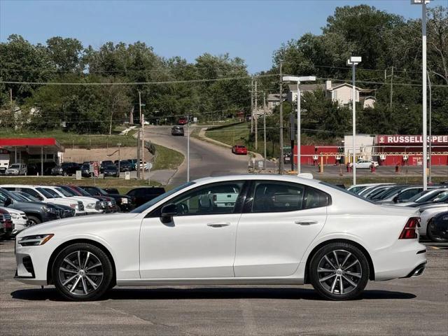 2022 Volvo S60 B5 Momentum
