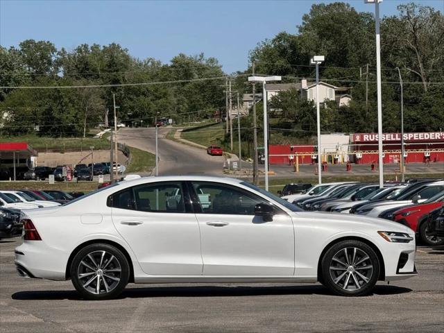 2022 Volvo S60 B5 Momentum