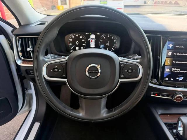 2022 Volvo S60 B5 Momentum