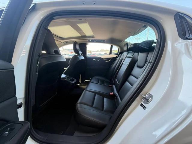 2022 Volvo S60 B5 Momentum