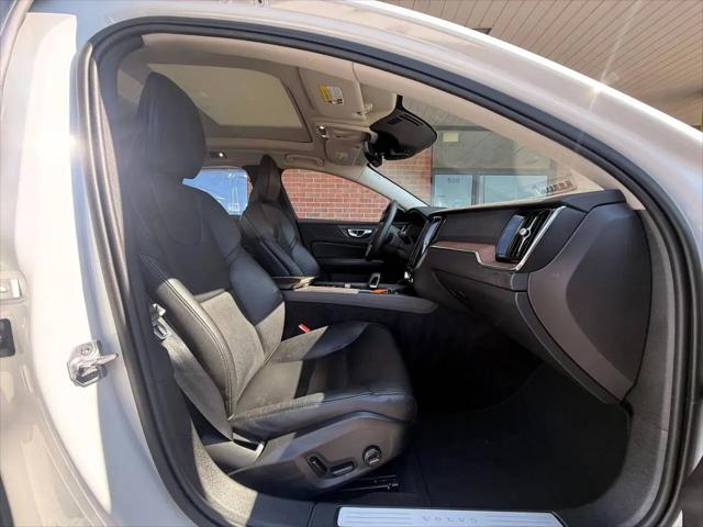 2022 Volvo S60 B5 Momentum