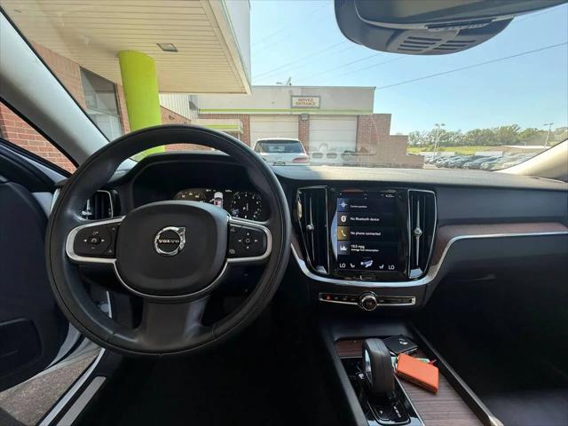 2022 Volvo S60 B5 Momentum