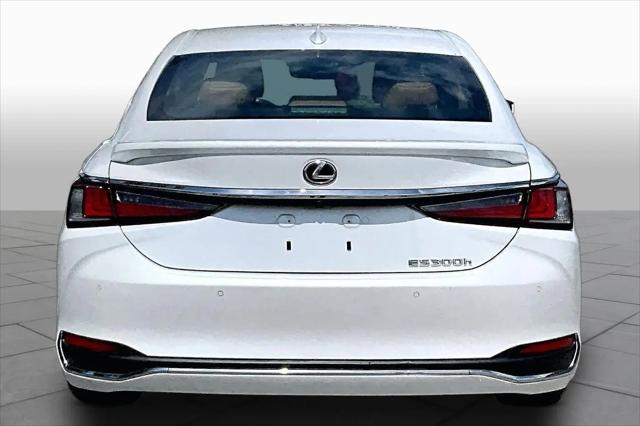2023 Lexus ES 300h Ultra Luxury