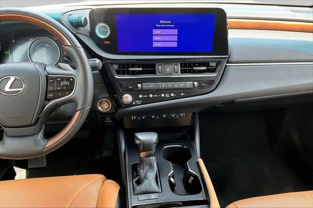 2023 Lexus ES 300h Ultra Luxury