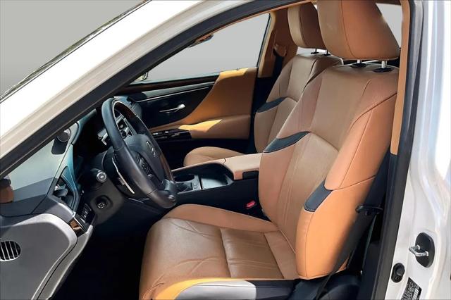 2023 Lexus ES 300h Ultra Luxury