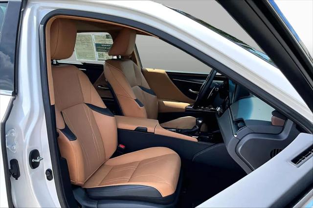 2023 Lexus ES 300h Ultra Luxury