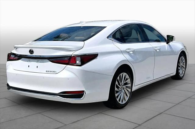 2023 Lexus ES 300h Ultra Luxury