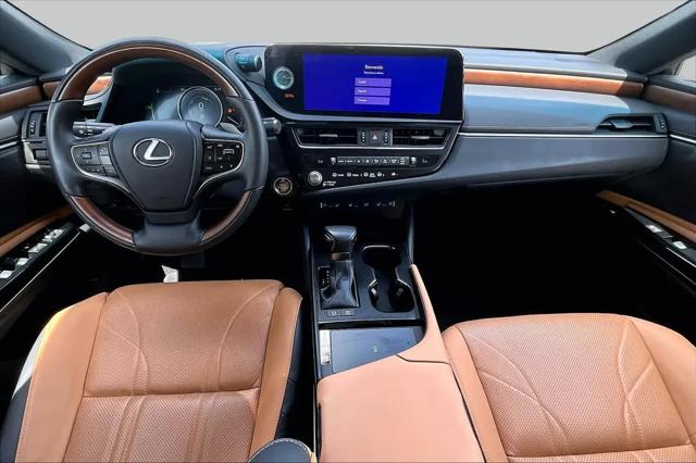2023 Lexus ES 300h Ultra Luxury