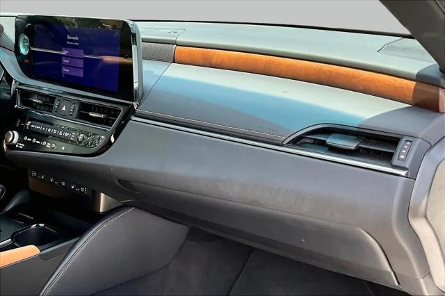 2023 Lexus ES 300h Ultra Luxury
