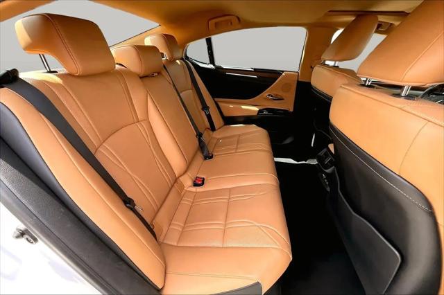 2023 Lexus ES 300h Ultra Luxury