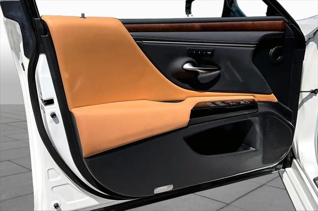 2023 Lexus ES 300h Ultra Luxury