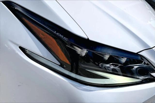 2023 Lexus ES 300h Ultra Luxury