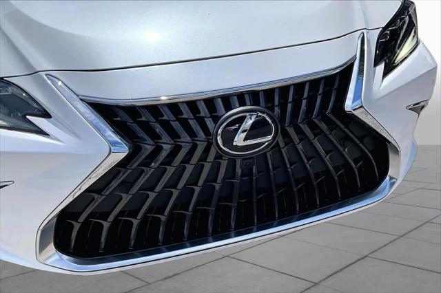 2023 Lexus ES 300h Ultra Luxury