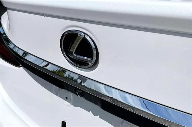 2023 Lexus ES 300h Ultra Luxury