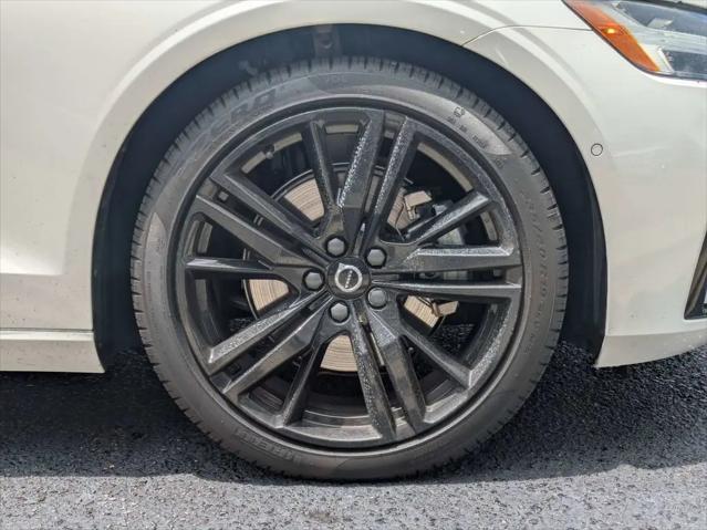2024 Volvo S60 B5 Plus Black Edition