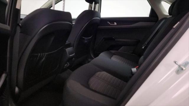 2025 Kia K5 LXS