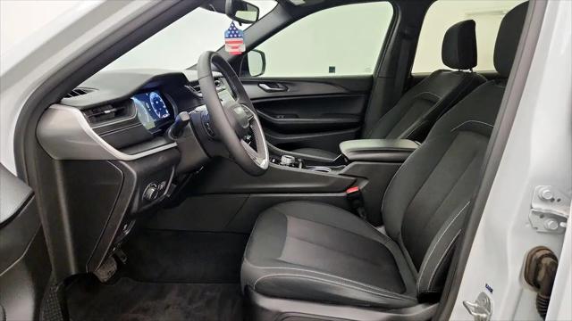 2024 Jeep Grand Cherokee L Laredo 4x2